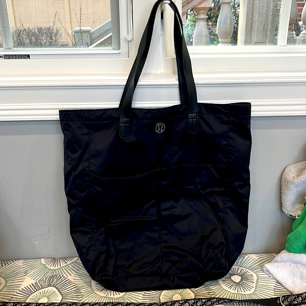 Lululemon black tote